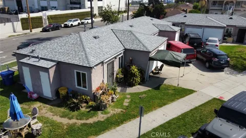 4439 E 52nd