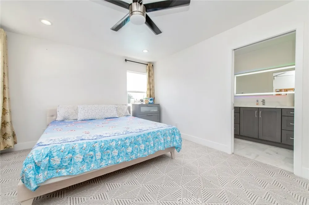 4512 Robinwood Irvine, CA 92604