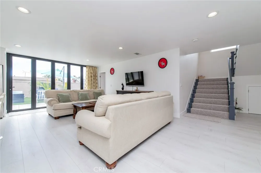 4512 Robinwood Irvine, CA 92604