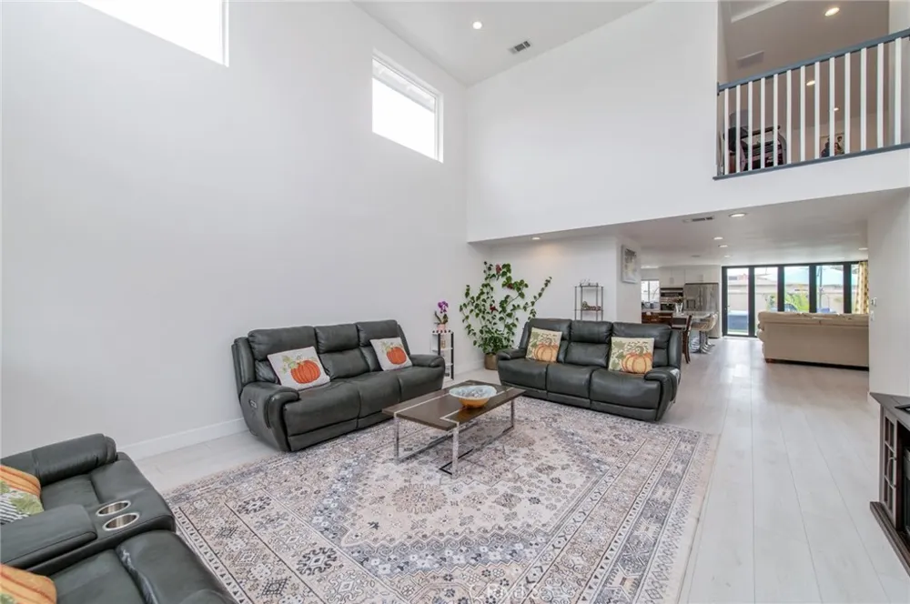 4512 Robinwood Irvine, CA 92604