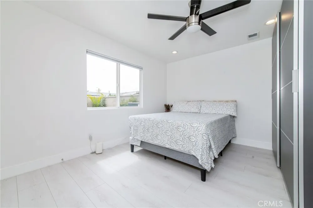 4512 Robinwood Irvine, CA 92604