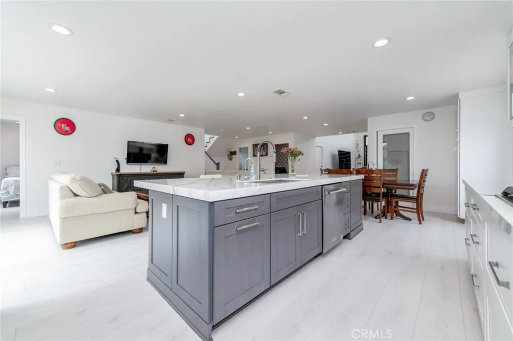 4512 Robinwood Irvine, CA 92604