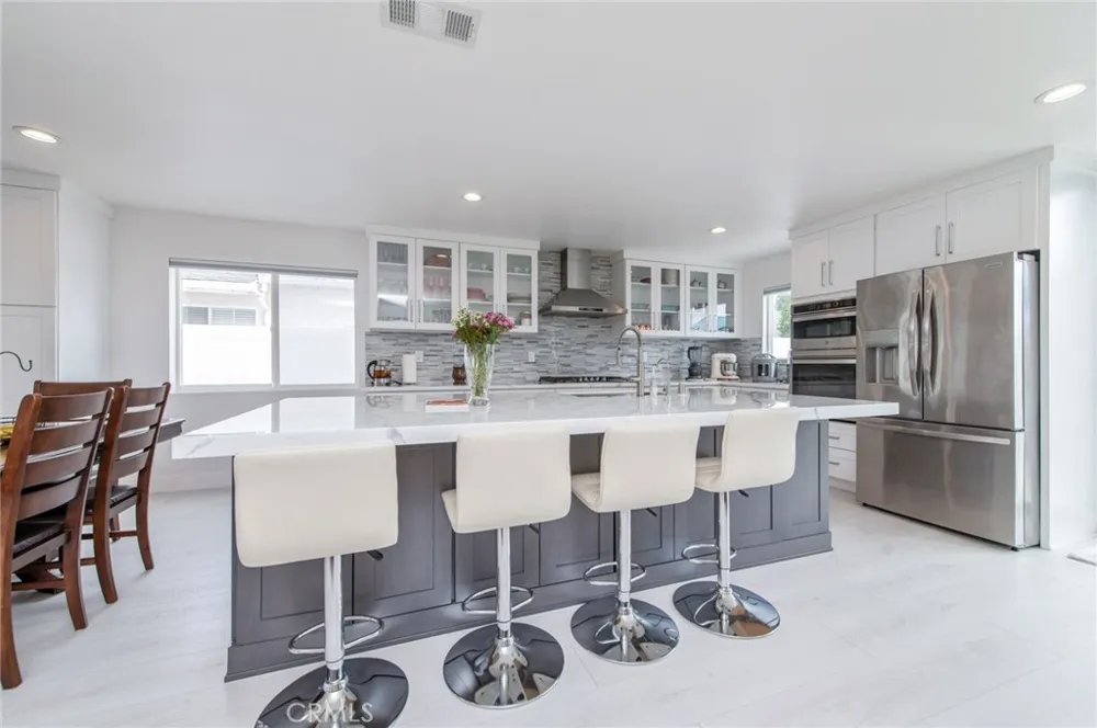 4512 Robinwood Irvine, CA 92604