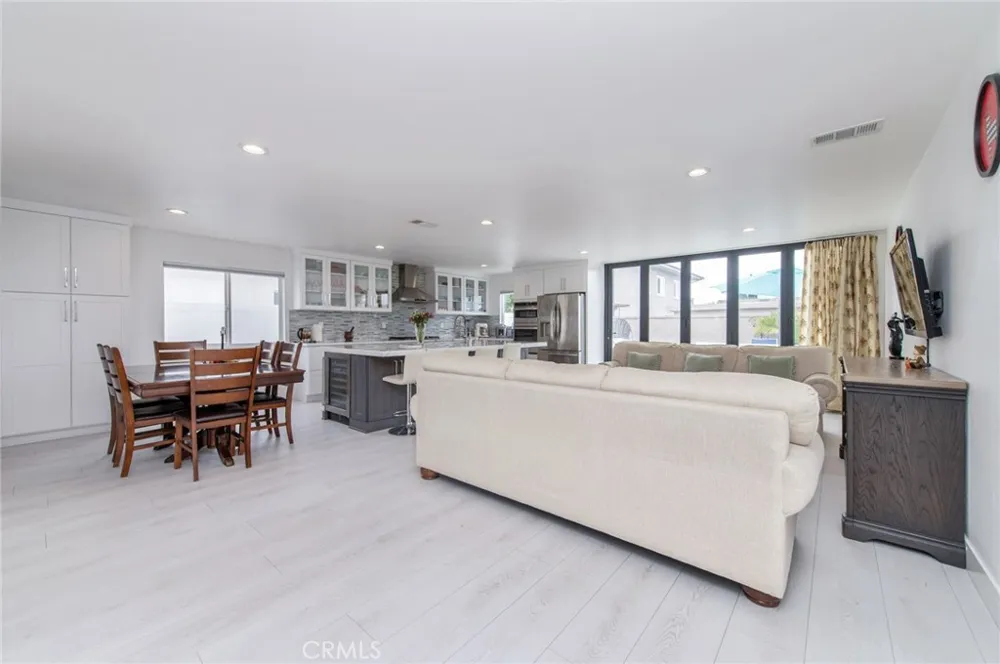 4512 Robinwood Irvine, CA 92604