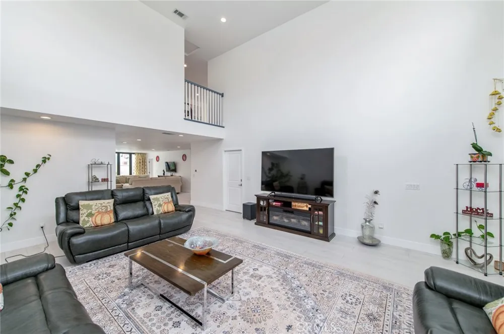 4512 Robinwood Irvine, CA 92604