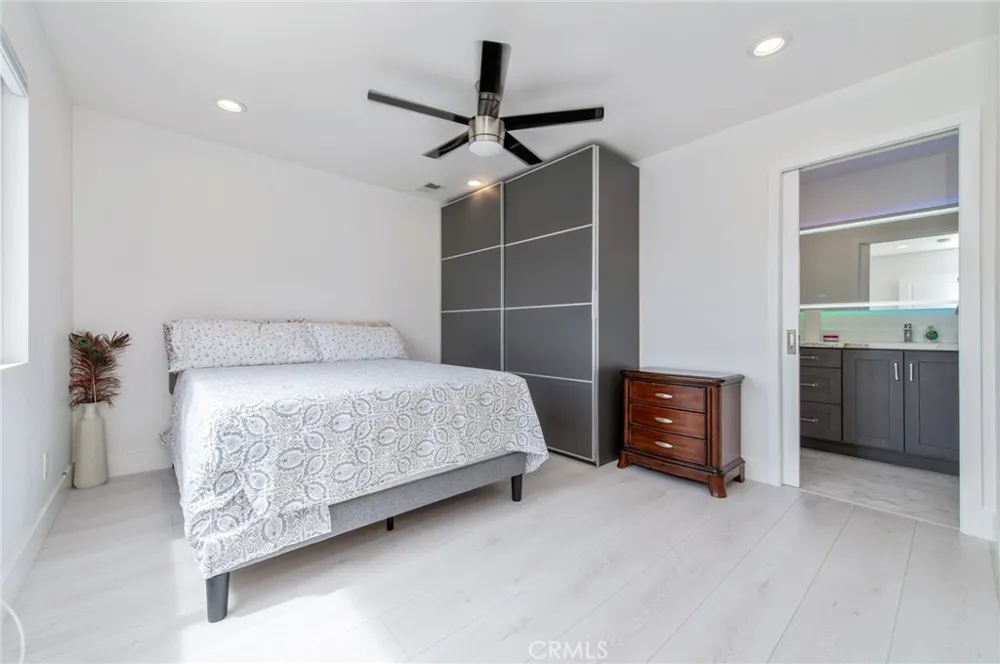 4512 Robinwood Irvine, CA 92604