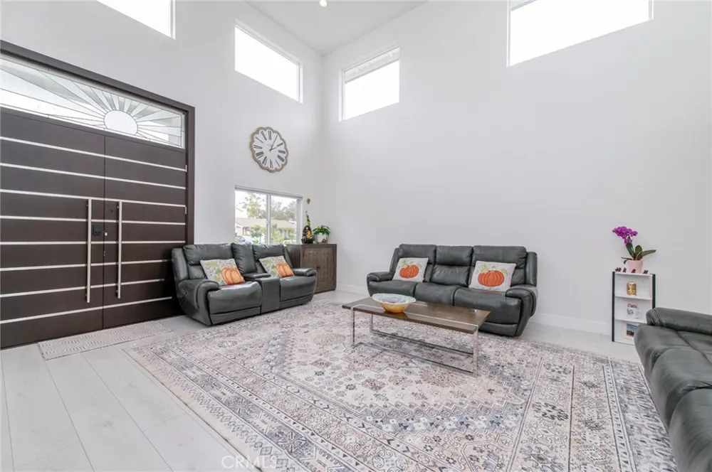 4512 Robinwood Irvine, CA 92604