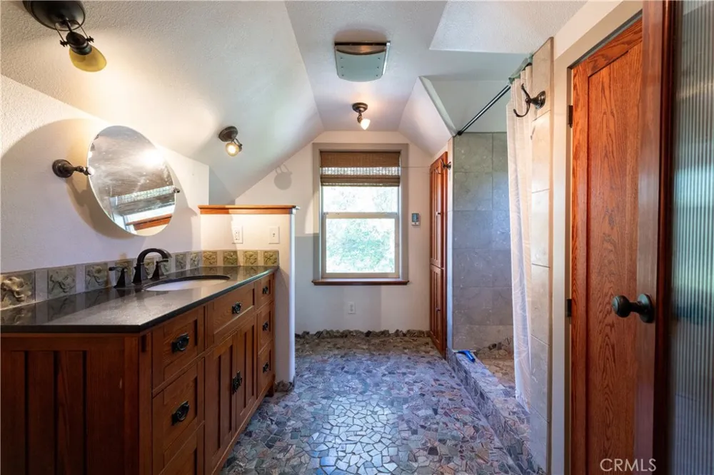 42655 Highway 49 Ahwahnee, CA 93601