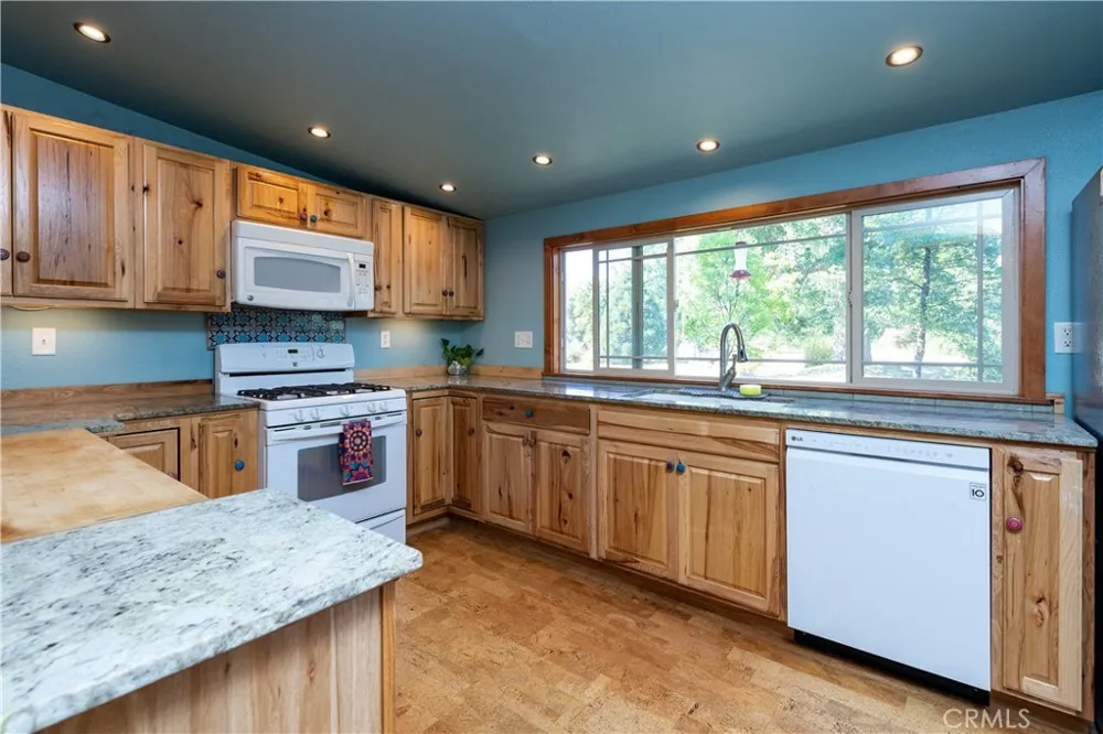 42655 Highway 49 Ahwahnee, CA 93601
