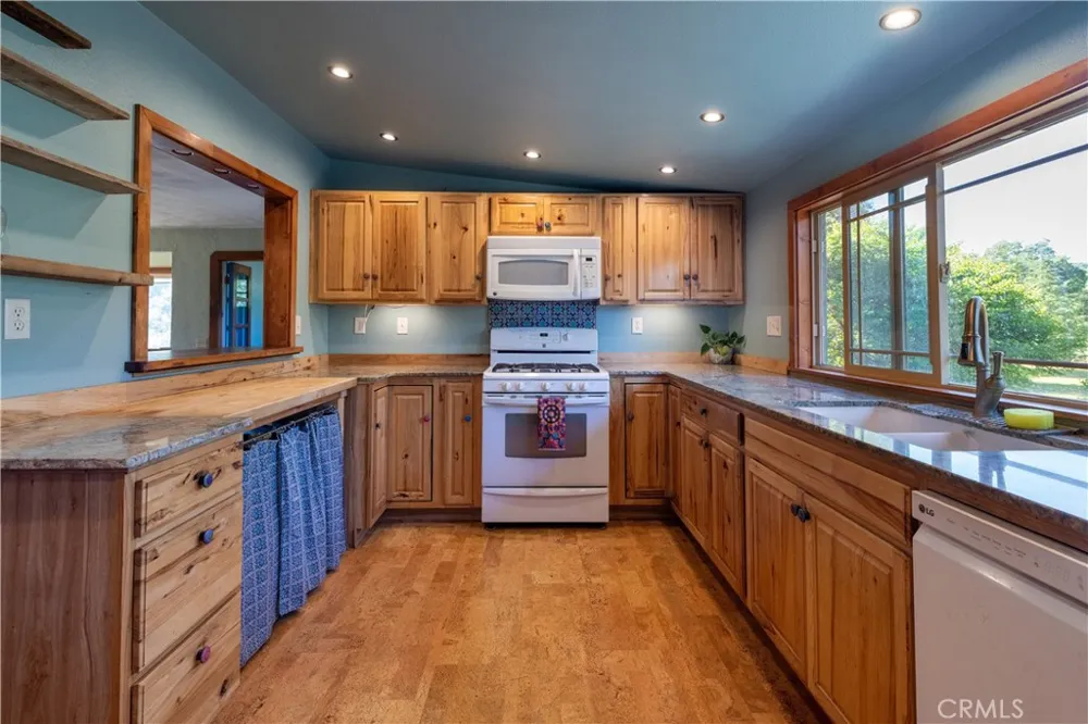 42655 Highway 49 Ahwahnee, CA 93601