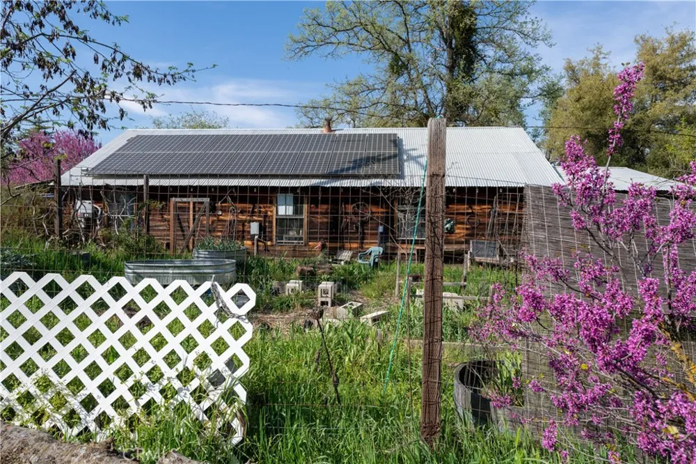 42655 Highway 49 Ahwahnee, CA 93601