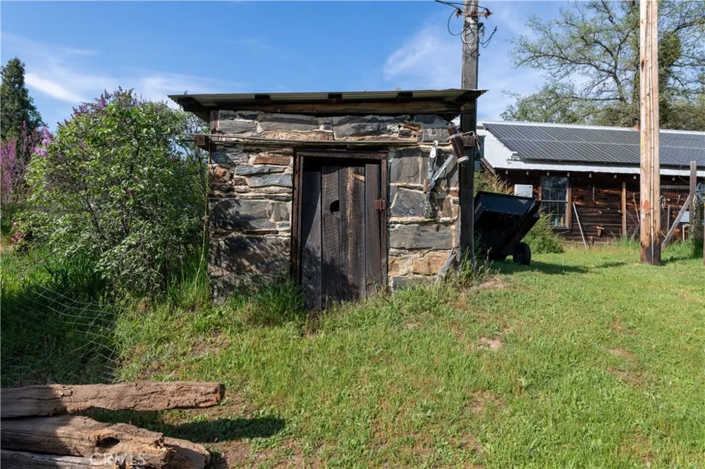42655 Highway 49 Ahwahnee, CA 93601