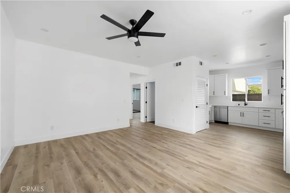 6025 Bellflower Lakewood, CA 90713