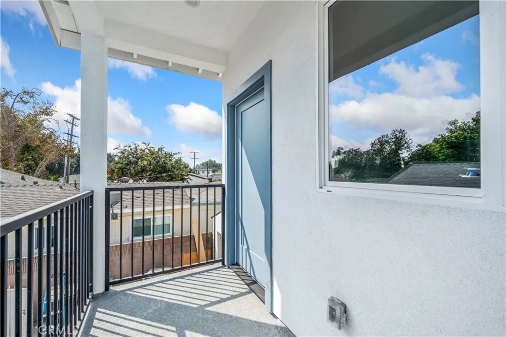 6025 Bellflower Lakewood, CA 90713