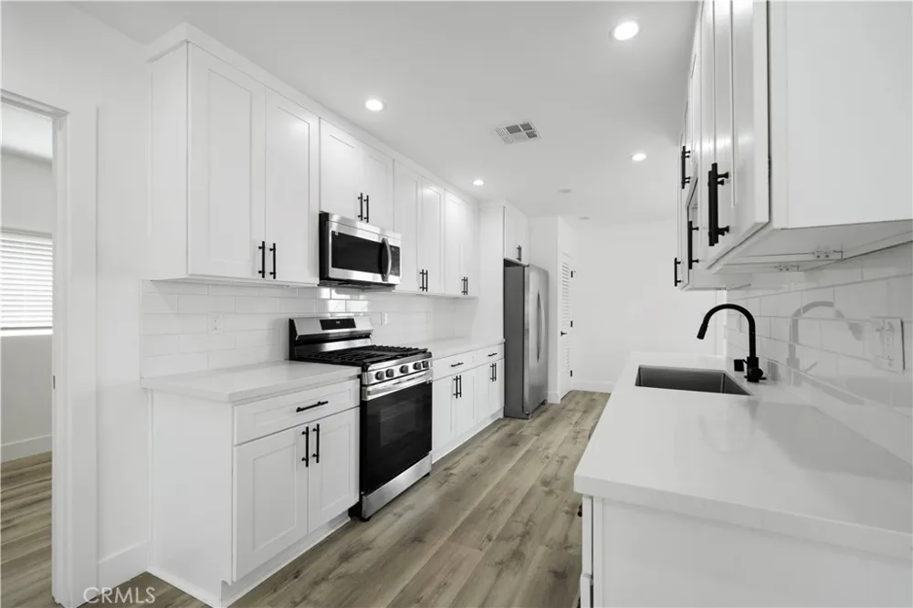 6025 Bellflower Lakewood, CA 90713