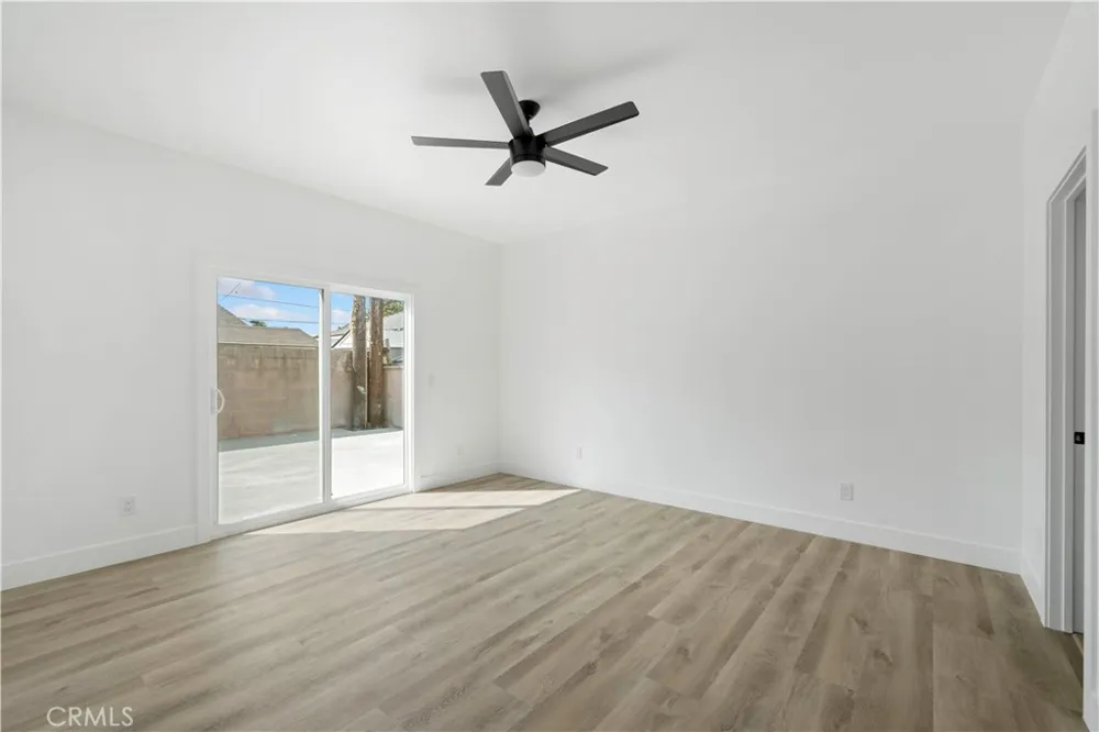 6025 Bellflower Lakewood, CA 90713