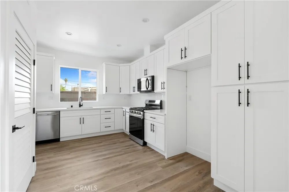6025 Bellflower Lakewood, CA 90713