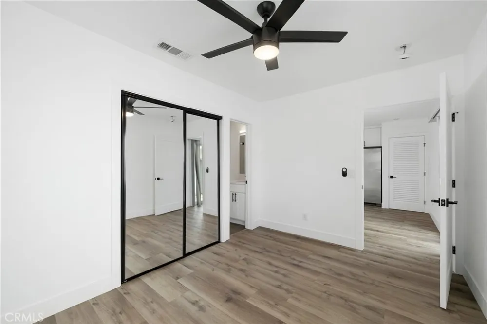 6025 Bellflower Lakewood, CA 90713