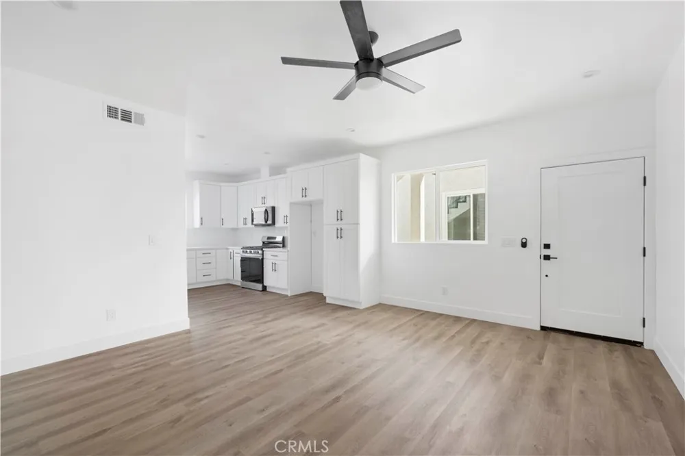 6025 Bellflower Lakewood, CA 90713