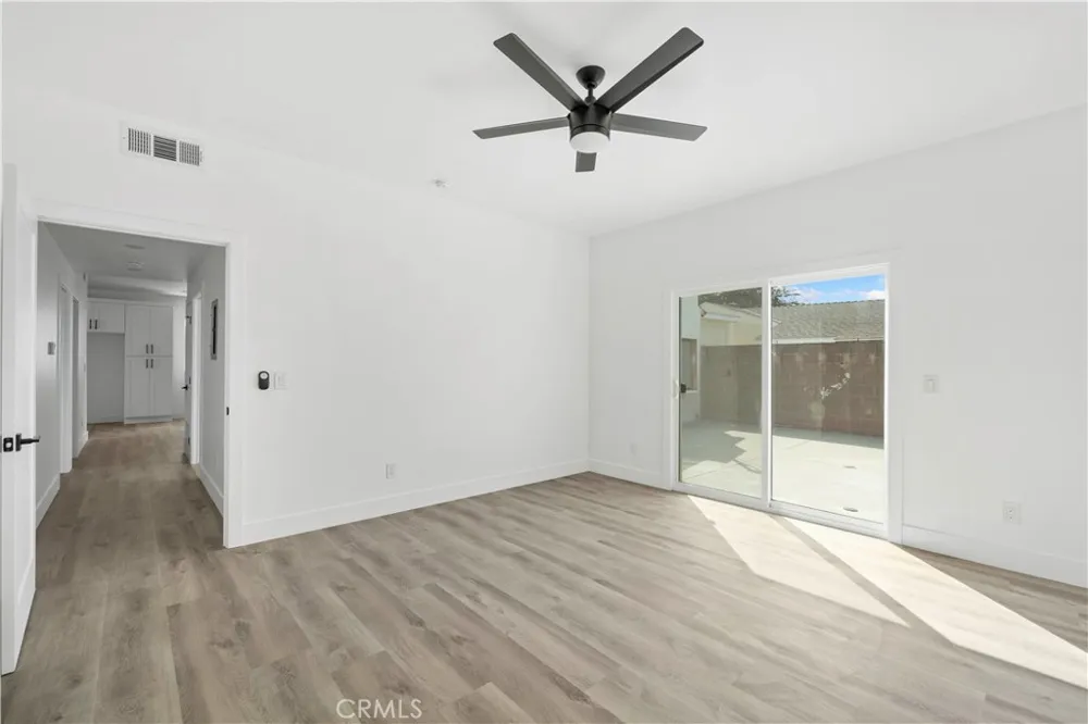 6025 Bellflower Lakewood, CA 90713