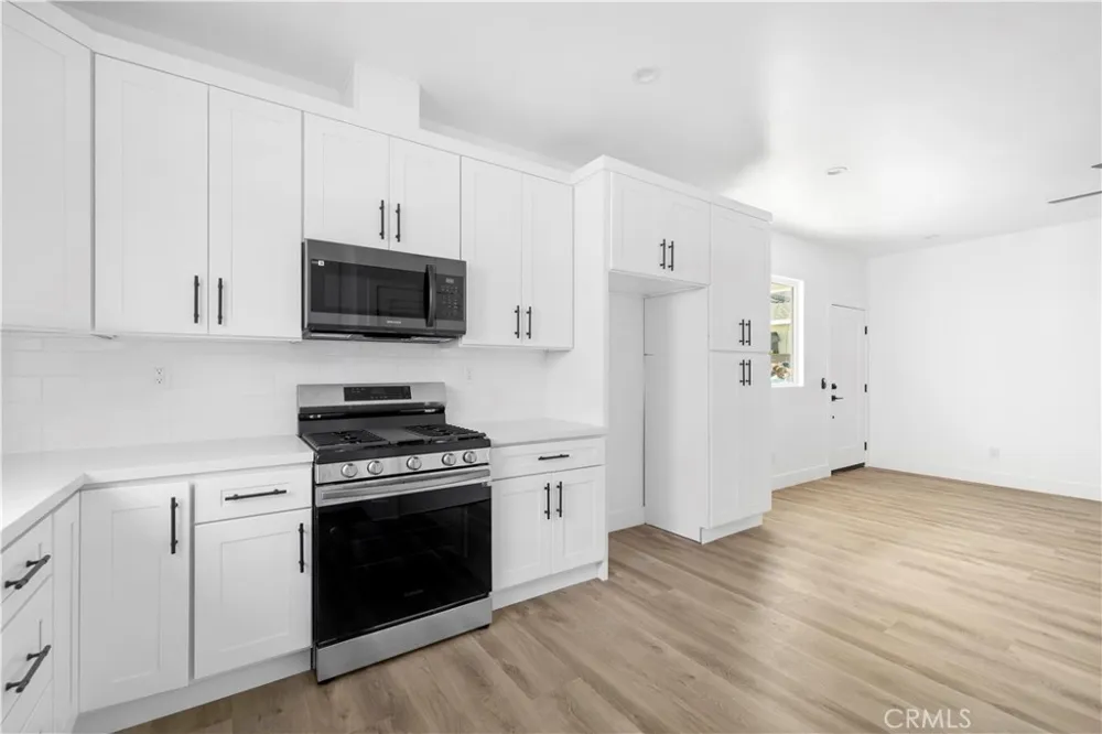 6025 Bellflower Lakewood, CA 90713