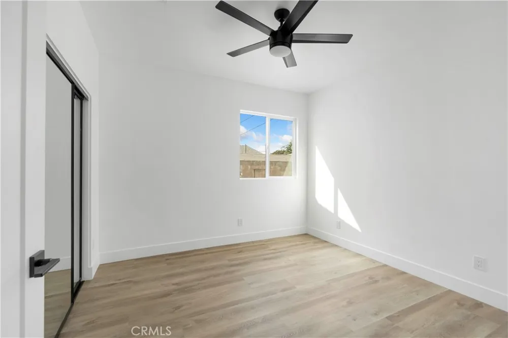 6025 Bellflower Lakewood, CA 90713