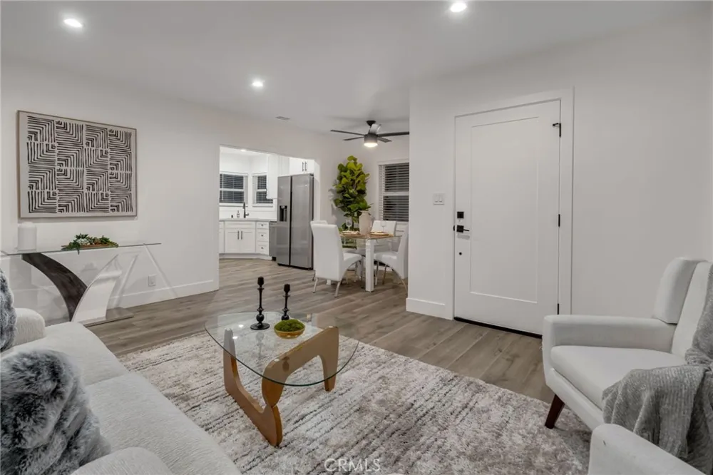 5919 Arbor Lakewood, CA 90713