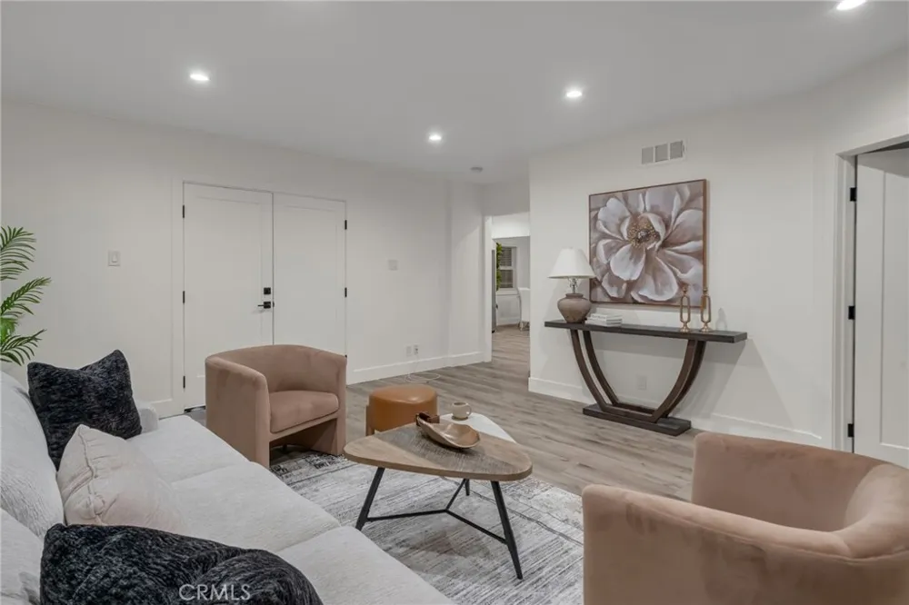 5919 Arbor Lakewood, CA 90713