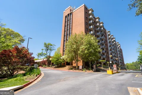 300 Johnson Ferry RD