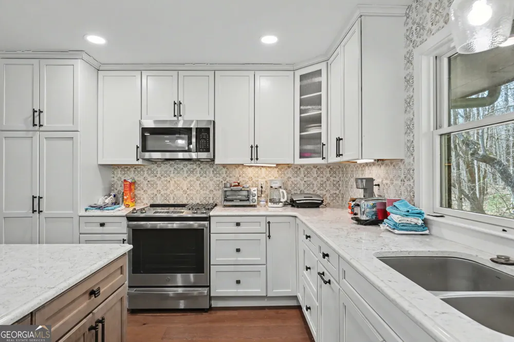 594 Sky High DR Sky Valley, GA 30537