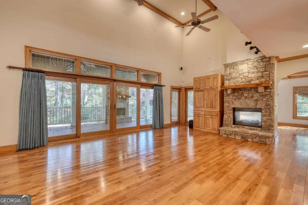 1949 Big Pine DR Hiawassee, GA 30546