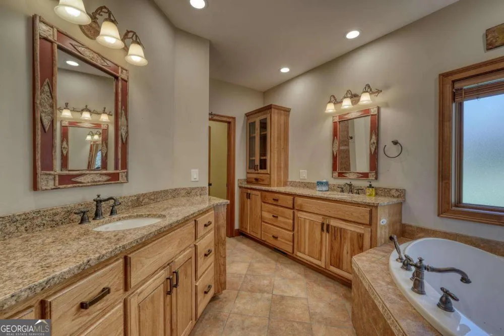 1949 Big Pine DR Hiawassee, GA 30546