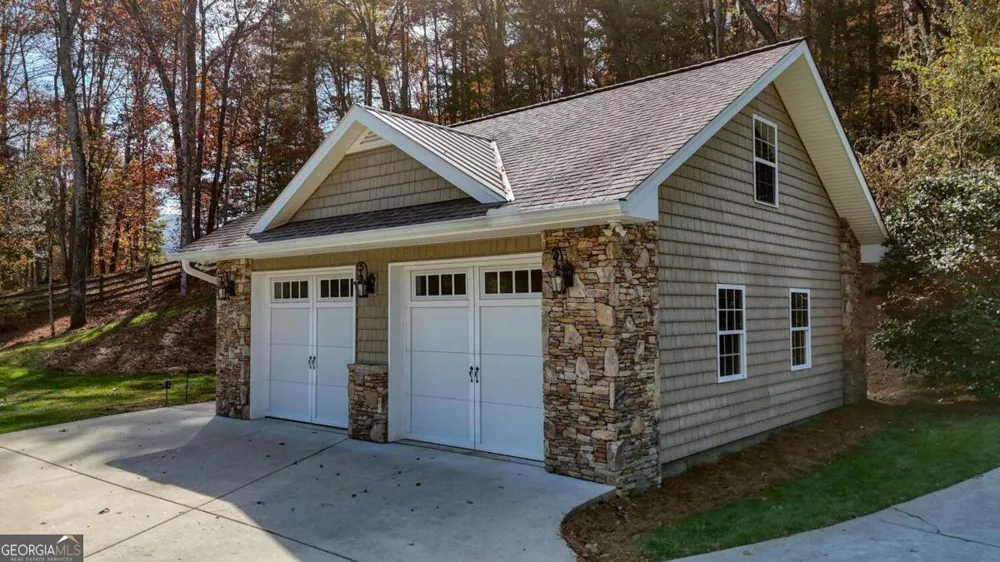 1949 Big Pine DR Hiawassee, GA 30546