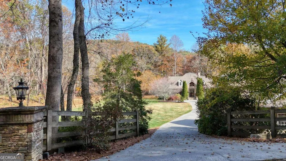 1949 Big Pine DR Hiawassee, GA 30546