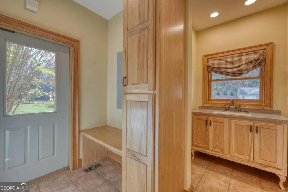 1949 Big Pine DR Hiawassee, GA 30546