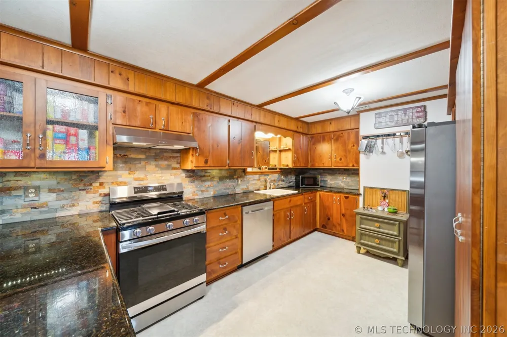16881 S 4220 ROAD Claremore, OK 74017