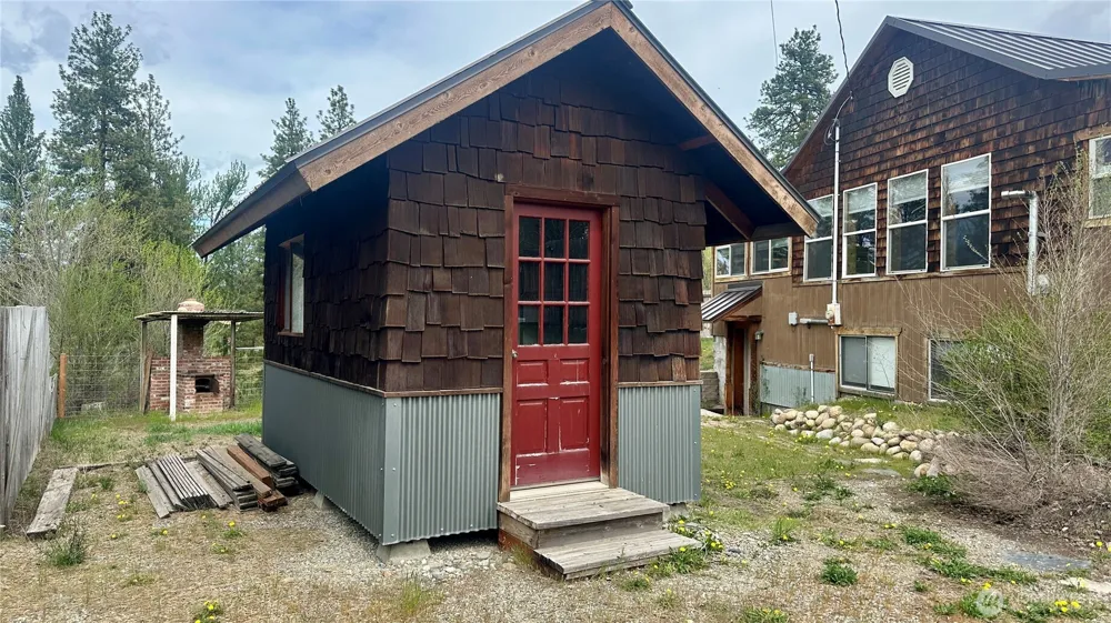 400 Bluff Street Winthrop, WA 98862