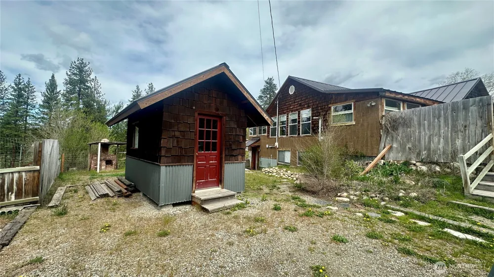 400 Bluff Street Winthrop, WA 98862