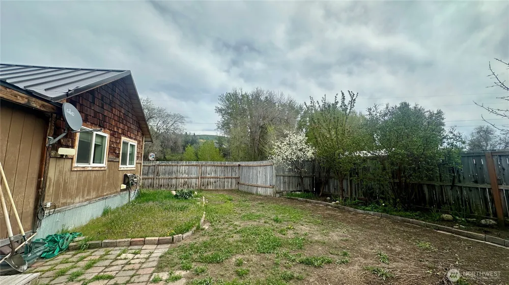 400 Bluff Street Winthrop, WA 98862