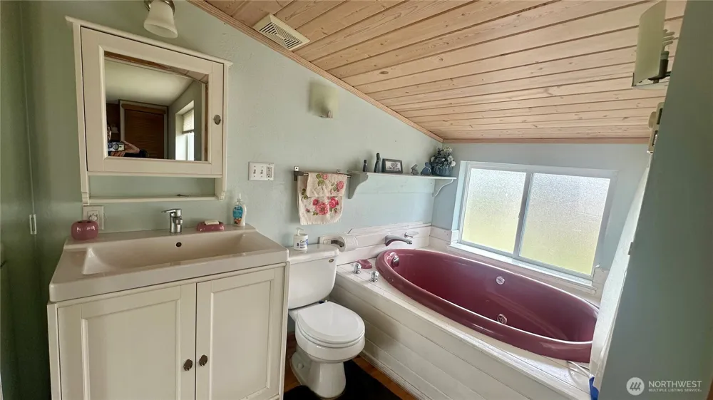 400 Bluff Street Winthrop, WA 98862