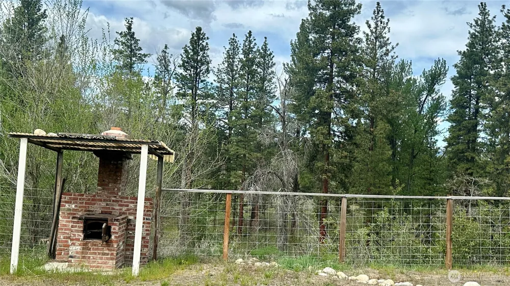 400 Bluff Street Winthrop, WA 98862