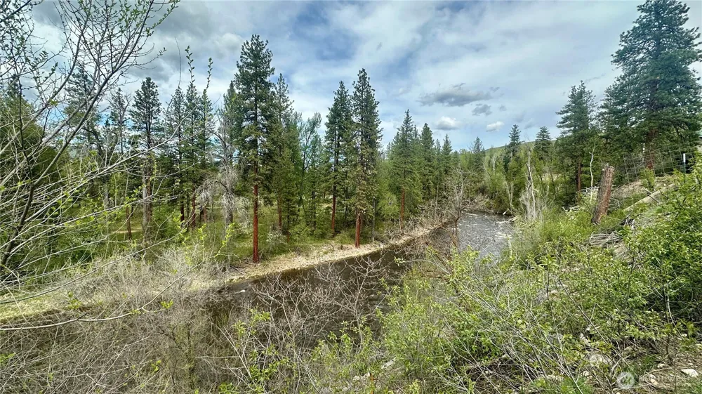400 Bluff Street Winthrop, WA 98862