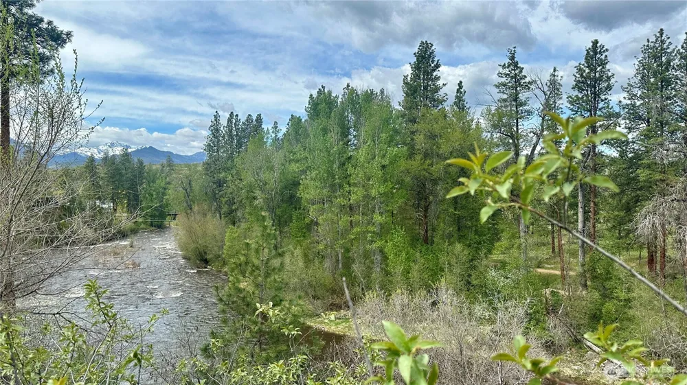 400 Bluff Street Winthrop, WA 98862