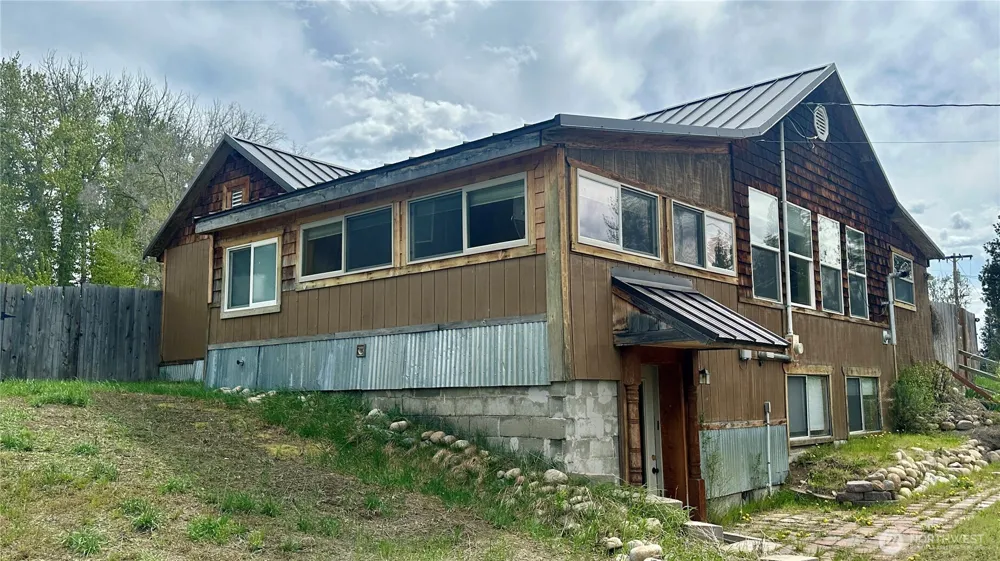 400 Bluff Street Winthrop, WA 98862