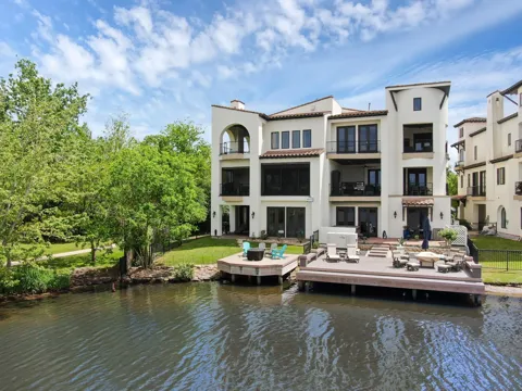 22 Lakeside Cove