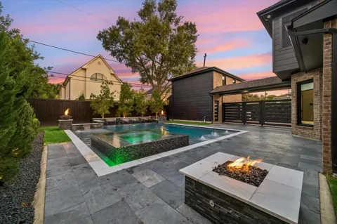 4521 Merrie Lane