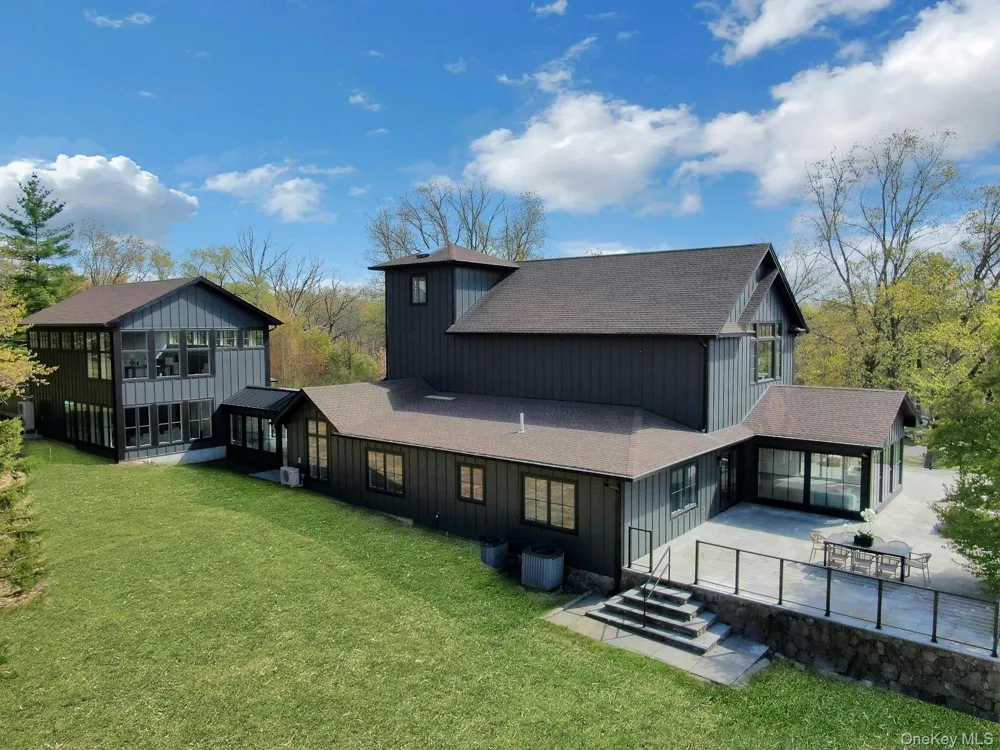 20 Old Stone Road Valley Cottage, NY 10989