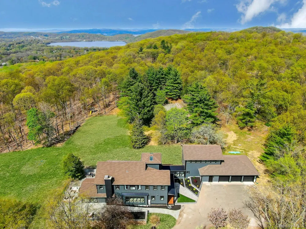 20 Old Stone Road Valley Cottage, NY 10989
