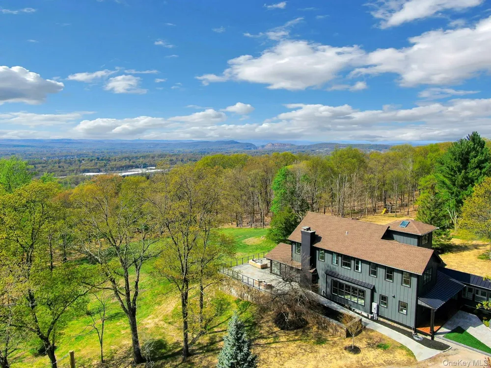 20 Old Stone Road Valley Cottage, NY 10989