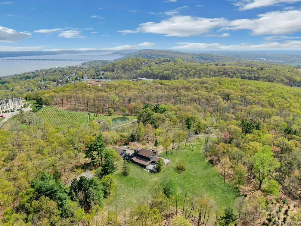 20 Old Stone Road Valley Cottage, NY 10989